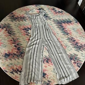 Lulus one piece pant romper.